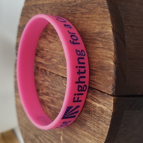 B2240 fighting for‎ a cure pink silicone survivor bracelet 💗 - Picture 1 of 2